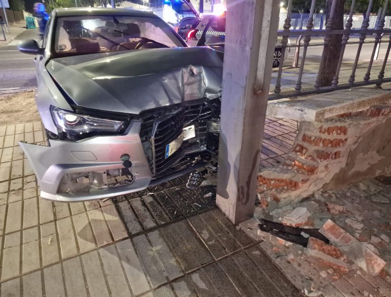 Ciudad Real: Herido un hombre tras impactar su coche con la puerta del Parque de Gasset