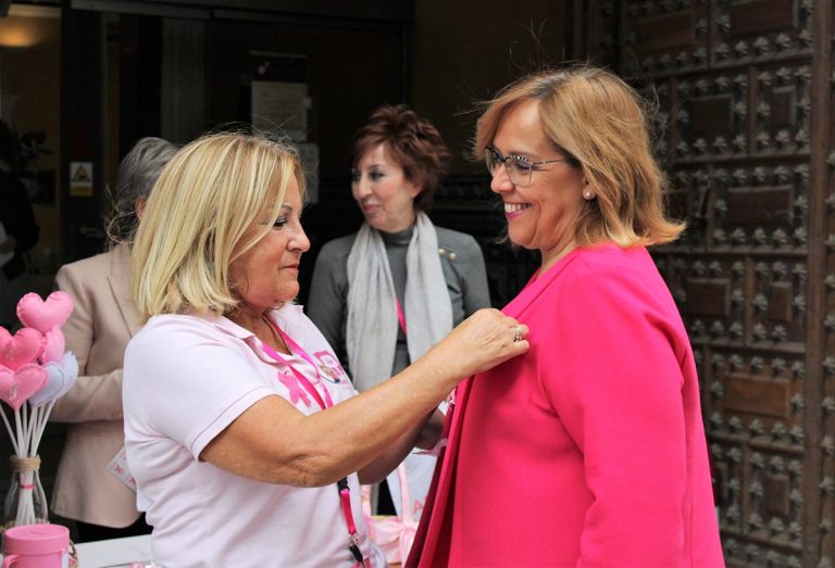 El Gobierno de Castilla-La Mancha reitera su pleno y firme apoyo a las asociaciones que agrupan a mujeres golpeadas por el cáncer de mama