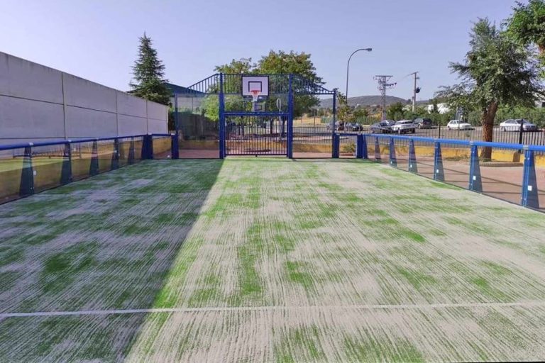 El Ayuntamiento de Brazatortas pone en marcha una pista multideporte para fomentar la práctica física entre menores de edad