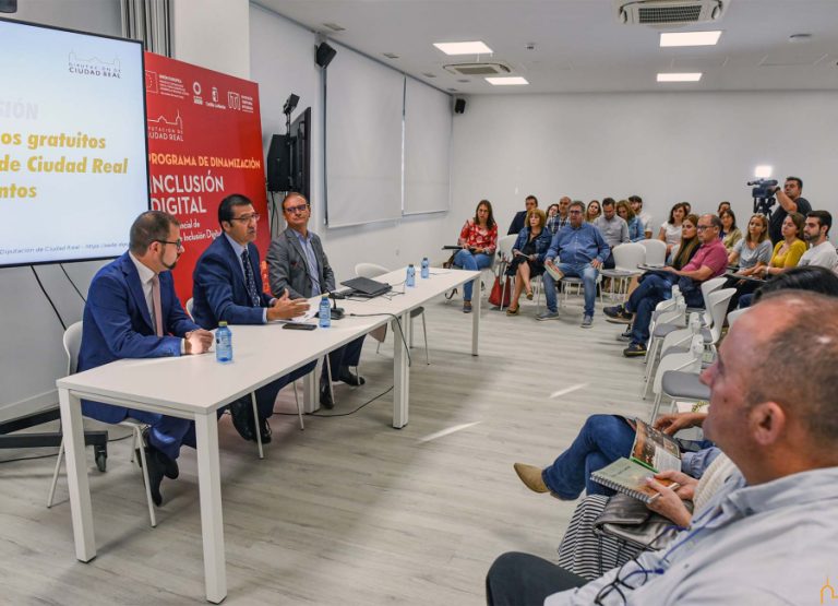 Caballero insta a alcaldes y técnicos municipales a aumentar los servicios digitales a la ciudadanía