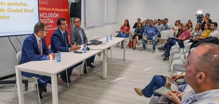 Caballero insta a alcaldes y técnicos municipales a aumentar los servicios digitales a la ciudadanía