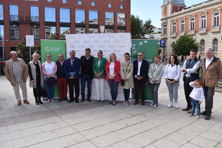 El Ayuntamiento de Ciudad Real se suma a la AECC en su reivindicación del diagnóstico precoz y la mejora de la investigación del cáncer de mama