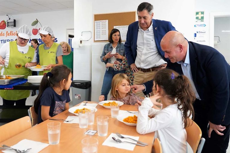 Hasta 160 alumnos de Villarrubia de los Ojos se benefician del nuevo comedor escolar en el que Ejecutivo regional ha invertido 162.000 euros