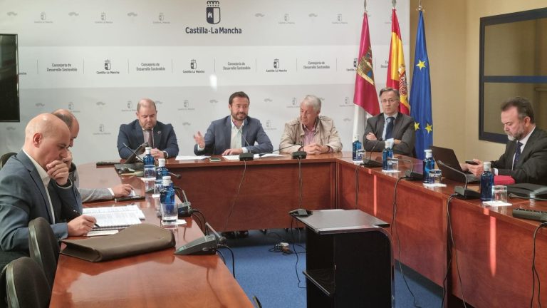 El Gobierno regional lleva la Oficina de Asesoramiento Energético a los municipios para informar a ciudadanía, empresas e instituciones sobre ayudas de ahorro y eficiencia