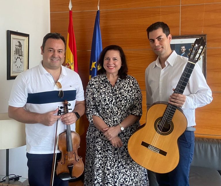 Puertollano: Una olla del Santo Voto en la Embajada de Singapur con el dúo Belcorde