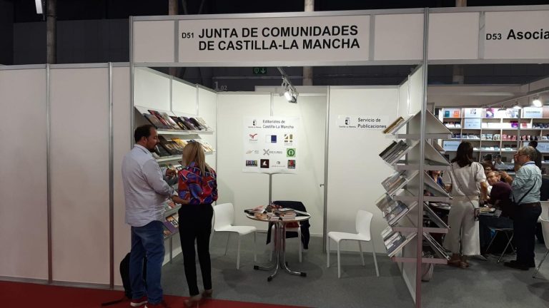 El Gobierno regional promociona su fondo editorial y facilita a diez editoriales de Castilla-La Mancha su participación en LIBER 2022