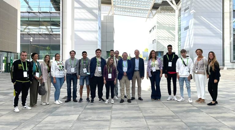 Iberdrola inicia el programa de integración laboral de los jóvenes de Puertollano en economía verde