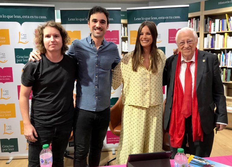 Pablo Conde y Fran Periáñez llevan el cómic “Miguel Ángel de la Guarda” a la Gran Vía de Madrid