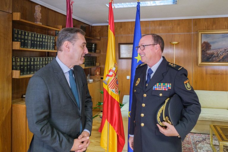 El delegado del Gobierno de España en Castilla-La Mancha recibe al nuevo jefe superior de Policía Nacional en la región ￼
