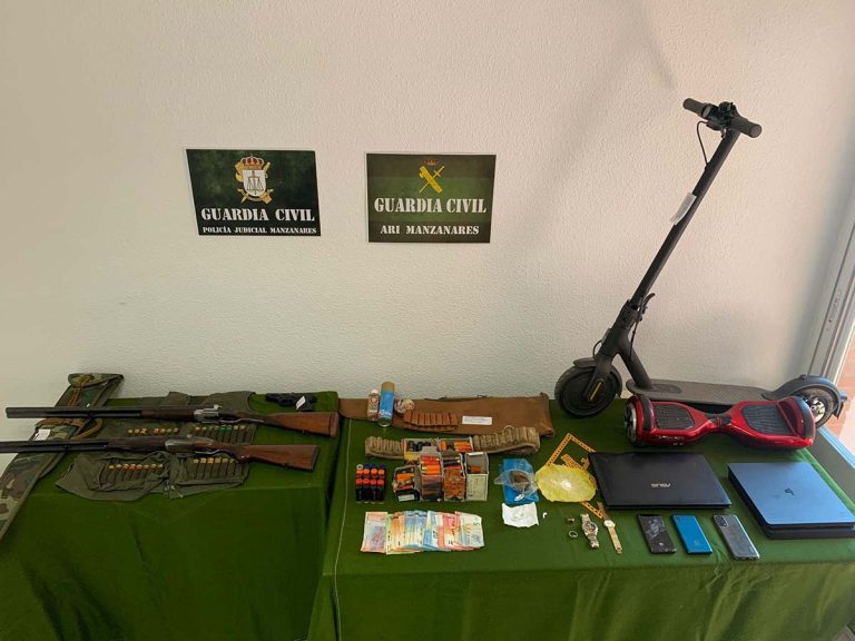 Cuatro personas detenidas en Manzanares por robo con fuerza, tenencia ilícita de armas, tráfico de drogas y receptación