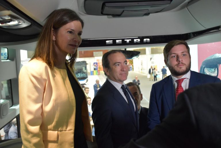 El Gobierno regional destinará diez millones de euros para la renovación de 65 de contratos de líneas de autobús