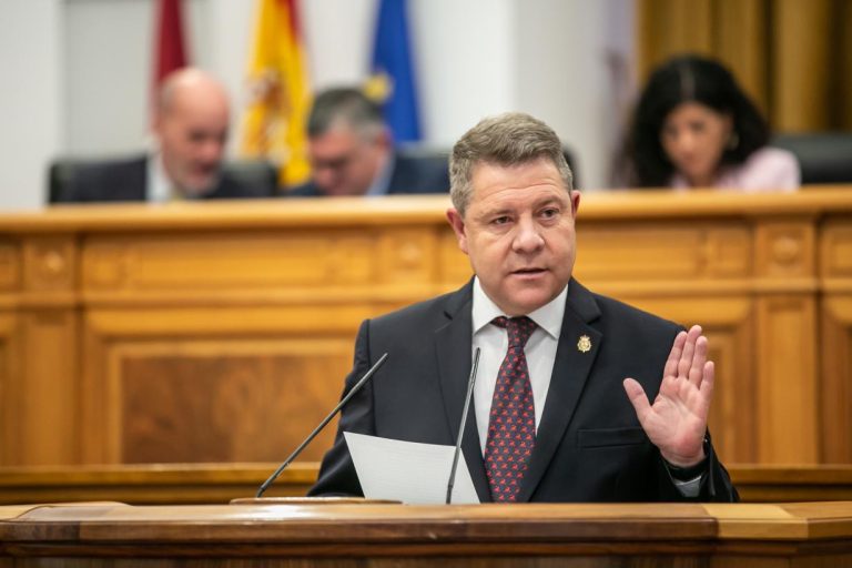 García-Page compromete 2.000 plazas más de profesionales sanitarios, la bajada de las ratios educativas y el apoyo a la empleabilidad juvenil