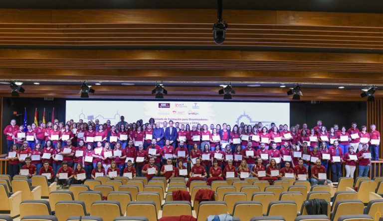 Caballero anuncia que se prorrogará dos años más el Programa de Puntos de Inclusión Digital, de 2023 a 2025