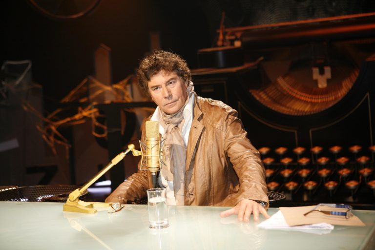 Muere el periodista Jesús Quintero, mítico presentador de ‘El loco de la colina’ o ‘Ratones Coloraos’