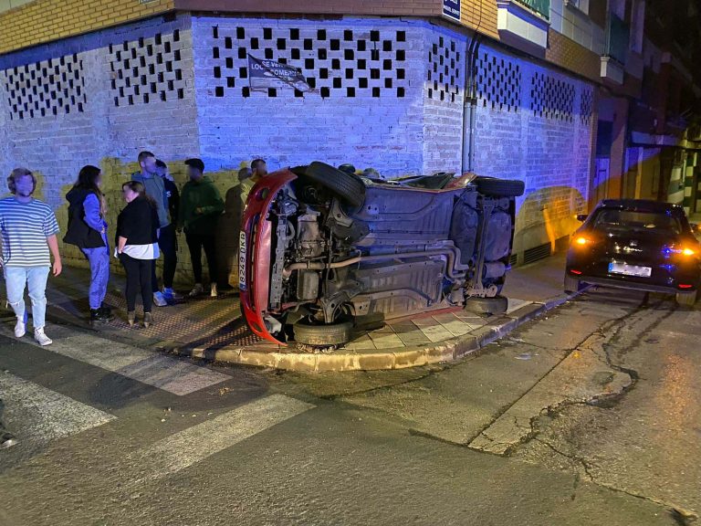 Puertollano: Vuelco de vehículo en la calle Miguel Servet