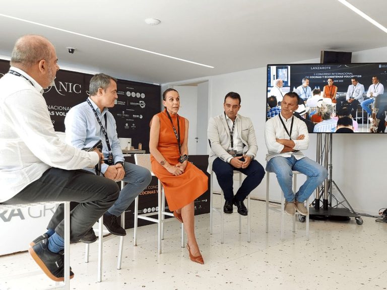 Masías da a conocer en WORLDCANIC 2022 la riqueza turística de la ciudad, su entorno volcánico y promociona el proyecto Geoparque