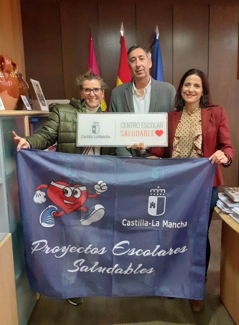 El Gobierno de Castilla-La Mancha entrega placas identificativas a los nueve centros que se han sumado al “proyecto escolares saludables” 