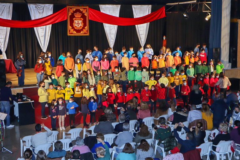 El coro del Colegio ‘Virgen del Socorro’ de Argamasilla de Calatrava se prepara para dar el do de pecho en Puy du Fou