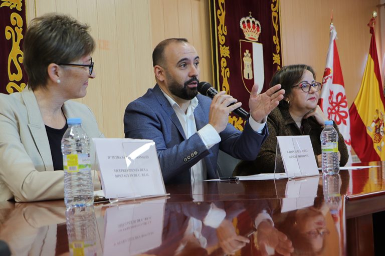 Un centenar de mujeres de toda la comarca se congregaron en Argamasilla de Calatrava