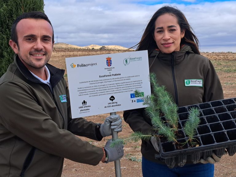 El Ayuntamiento de Poblete apuesta por reducir la huella de carbono y reforesta dos parcelas con más de 2.000 árboles