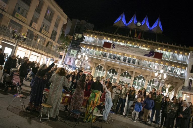 ‘El festín’, una performance que aboga por “soluciones sobre la mesa” en la lucha contra la violencia machista
