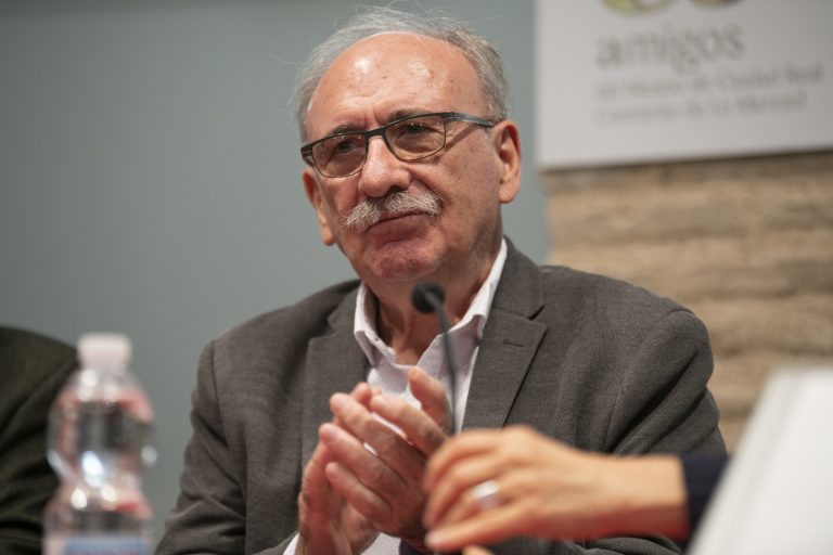 Isidro Sánchez presenta este martes en Ciudad Real su libro «Desde el revés de la inopia», recopilación de artículos publicados en el digital Miciudadreal.es
