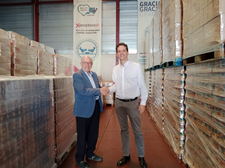 Aguas de Puertollano continúa ayudando al Banco de Alimentos