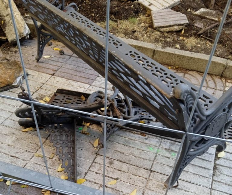 Puertollano: Denuncian el destrozo de mobiliario urbano en las obras de la calle Ancha