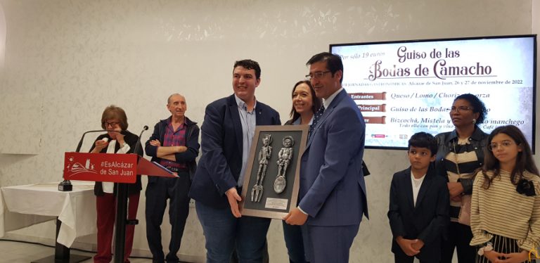 Caballero pone en valor la gastronomía relacionada con «El Quijote»