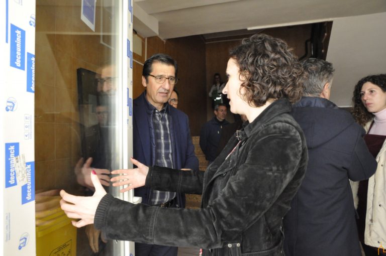 Caballero pone en valor en Albaladejo cómo los proyectos del IDAE hacen más confortables a escolares y docentes los colegios de los pueblos pequeño