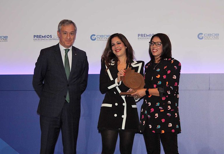 Eurocaja Rural entrega el premio ‘Establecimiento Comercial’ en los galardones ‘Excelencia Empresarial 2022’ de CEOE-Cepyme Guadalajara