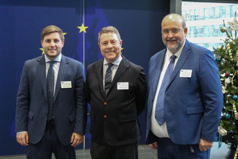 La comisaria europea de Demografía se interesa por la Ley de Medidas contra la Despoblación y plantea extrapolarla a otras regiones de Europa