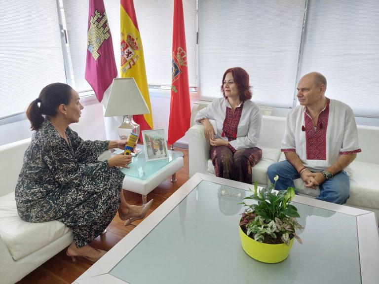 Masías se reune con la Asociación Girasoles de Ucrania que ofrece ayuda a las personas refugiadas