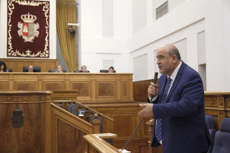 Martínez Guijarro destaca “impulso extraordinario” del Gobierno regional al sector del azafrán que ha incrementado en un 50 por ciento la superficie cultivada en la región