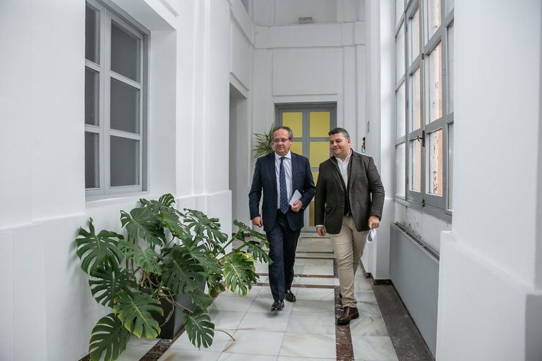 El Gobierno regional y UGT coinciden en que los presupuestos de 2023 aumentan en el ámbito social y en el fomento de las políticas de empleo