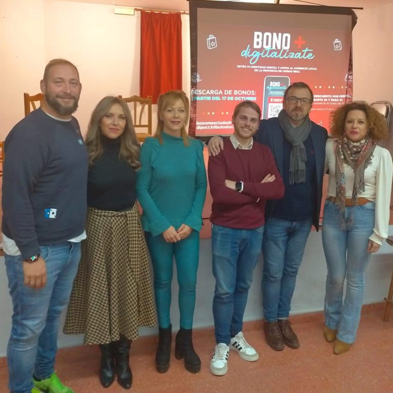 «El PSOE de Villanueva de la Fuente se esfuerza en digitalizar a todos los vecinos»