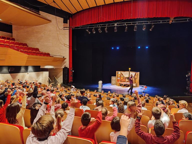 Puertollano: El programa «Vamos al teatro» acerca las artes escénicas a los escolares