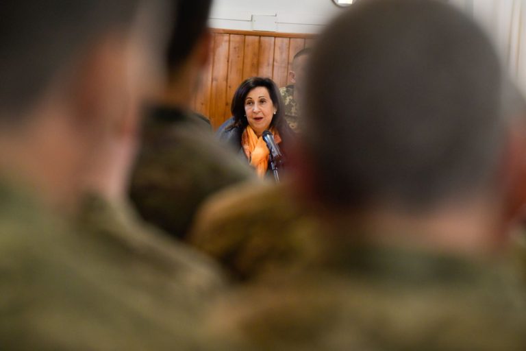 Robles supervisa la formación de ucranianos en Academia de Infantería de Toledo: «No hay duda de que ganaréis la guerra»