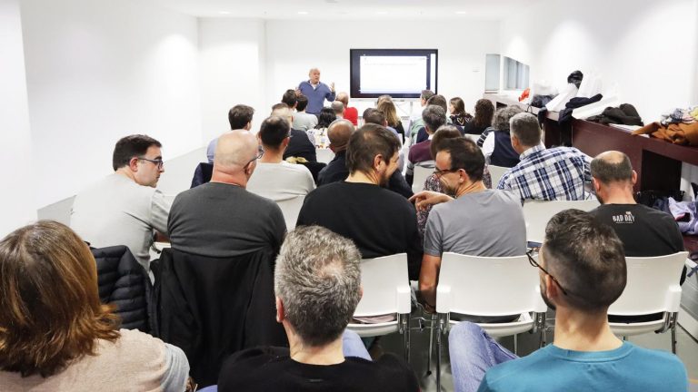 El Gobierno de Castilla-La Mancha pone en valor la labor de los dinamizadores de transformación digital en la Feria SIMO-Educación