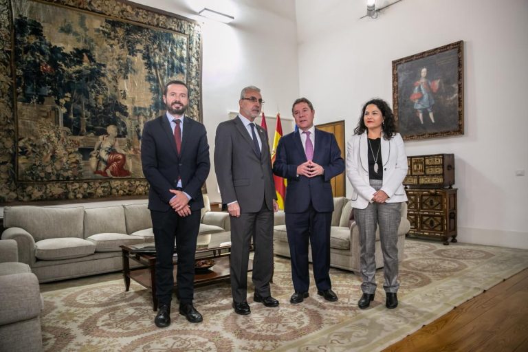 El Gobierno regional ha recibido ya más de 30 proyectos renovables como alternativa al ATC de Villar de Cañas que movilizarían 800 millones de euros y crearían 8.000 empleos