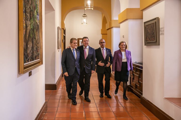 García-Page anuncia una “ayuda especial” para las comunidades originarias y casas regionales con motivo del 40 aniversario del Estatuto de Autonomía