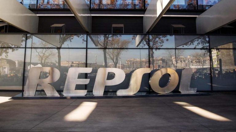 USO impugna el Convenio Colectivo de Repsol y STR le culpa del riesgo de suspensión cautelar de la recuperación del poder adquisitivo de los salarios
