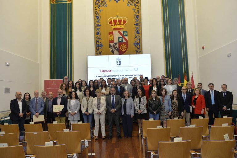 La UCLM celebra en Ciudad Real el acto de toma de posesión de nuevo profesorado y de homenaje al personal con 25 años de servicio