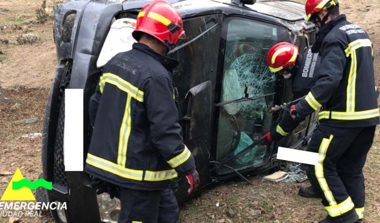Vuelco de vehículo en la carretera de Mestanza
