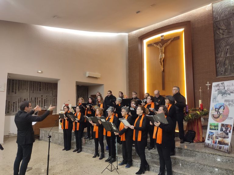 Notas finales para un emotivo cumpleaños en la parroquia de San Antonio de Padua de Puertollano