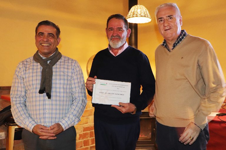 Almodóvar del Campo homenajea a José Alarcón, fundador del mítico Mesón del Gallardo Vizcaíno