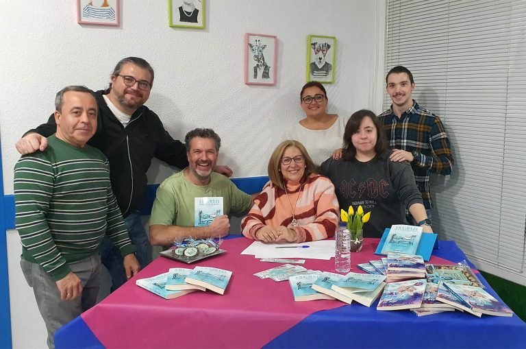 Estudiantes americanos conocen «Ama-Mazu», la última novela de Aurora Rey, en el IV Encuentro Cultural de la Academia Gema Pérez Pinto