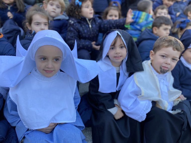 Puertollano: El colegio María Inmaculada FEyE celebra su 75 aniversario bajo el lema “Dejando huellas, iluminando futuros”