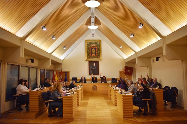 Ciudad Real aprueba el presupuesto de 2023 con el voto de calidad de la alcaldesa y la subida de tarifa de la zona azul
