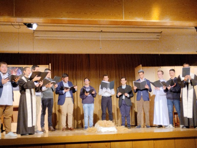 Los seminaristas de Ciudad Real felicitan la Navidad a la diócesis con un entrañable acto